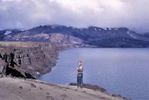 Sigurður Þórarinsson jarðfræðingur í Öskju sumarið 1962