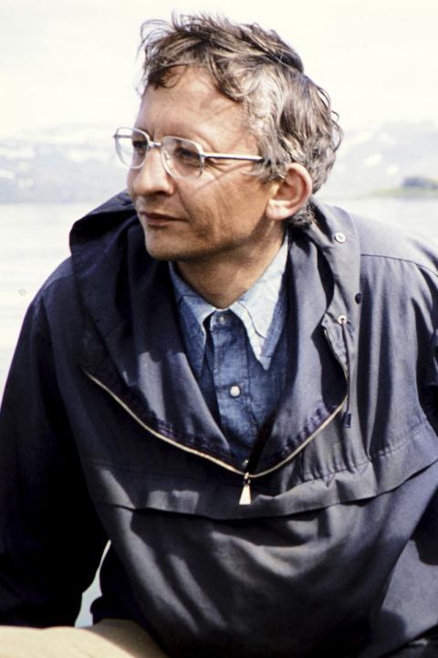 Arnþór Garðarsson fuglafræðingur. Mynd tekin í námsferð líffræðinema 1976 við Flatey á Breiðafirði.