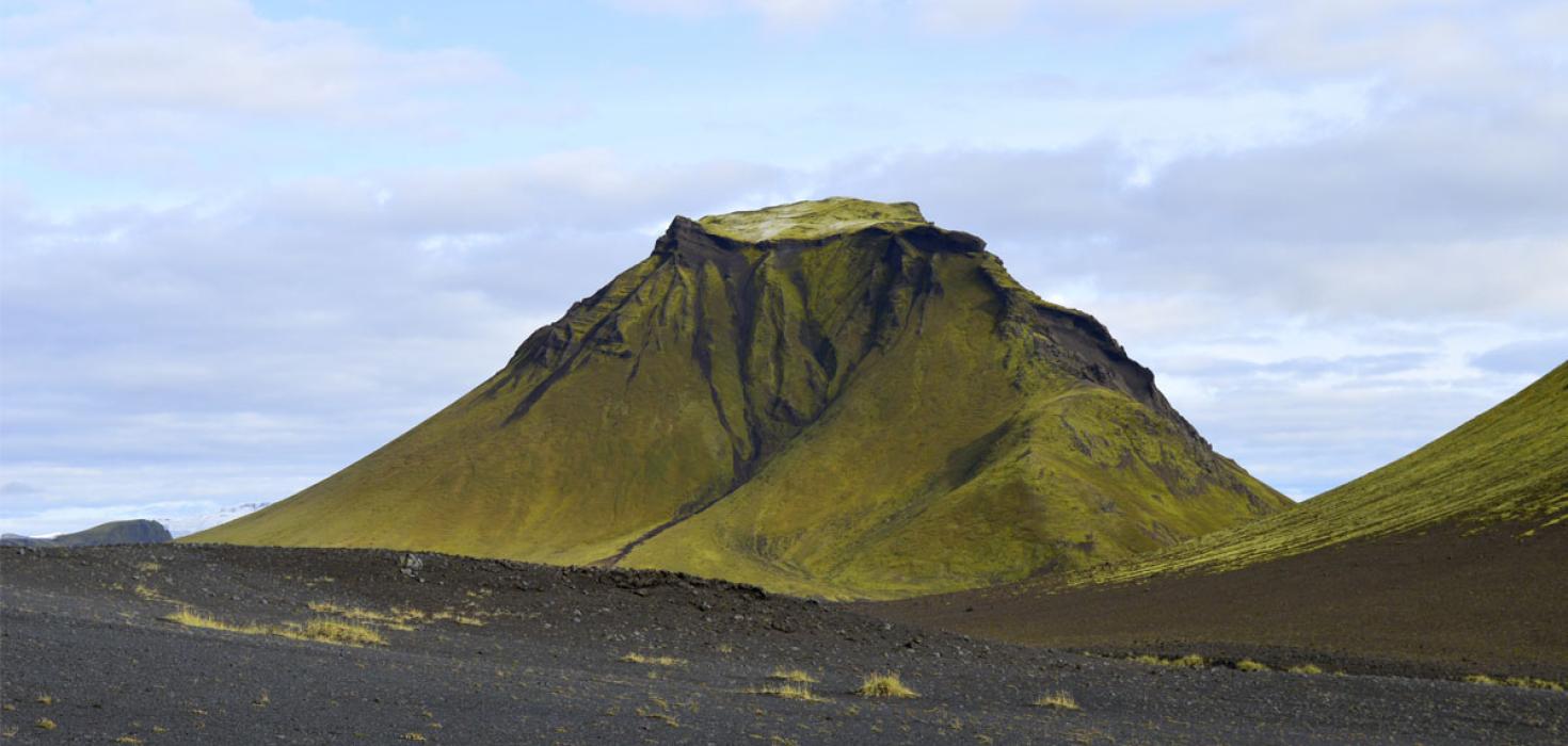 Hattfell er 910 m hátt móbergsfjall í Emstrum, norðaustan Mýrdalsjökuls