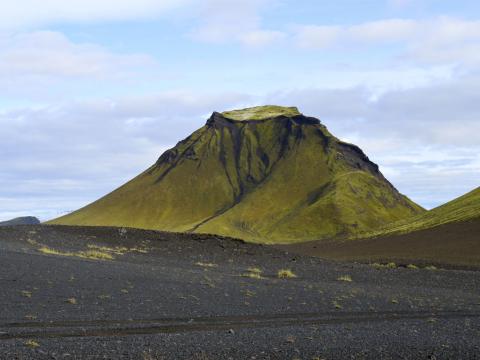 Hattfell er 910 m hátt móbergsfjall í Emstrum, norðaustan Mýrdalsjökuls