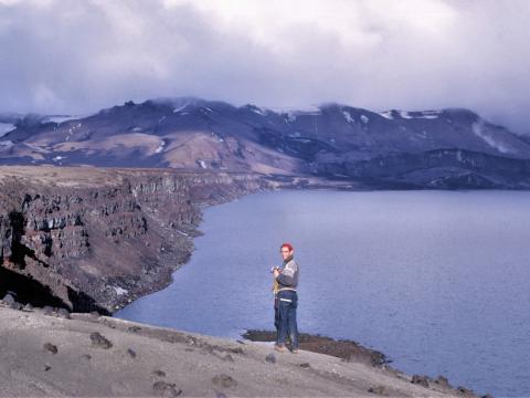 Sigurður Þórarinsson jarðfræðingur í Öskju sumarið 1962