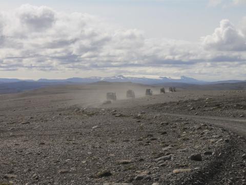 Bílalest á hálendi Íslands