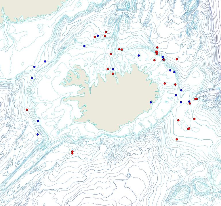 Útbreiðsla /distribution <em>Tentorium semisuberites</em>. (Bioice samples red dots; MFRI samples blue dots)