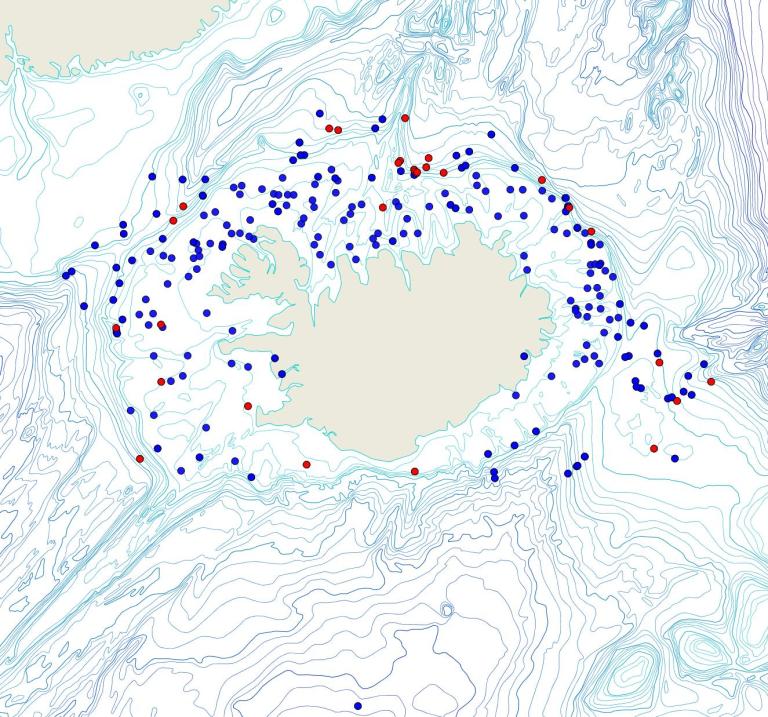 Útbreiðsla /distribution <em>Mycale (Mycale) lingua</em>. (Bioice samples red dots; MFRI samples blue dots)