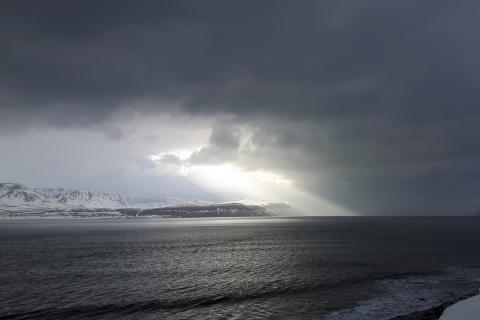 fg-v_12-jokulfirdir_eru.jpg Frá Kvíum í Lónafirði, horft í átt að Staðarhlíð
