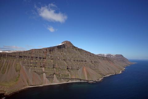 Skorarhlíðar, Stálfjall og Sigluneshlíðar (fjærst)